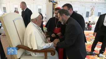 El Cardenal José Cobo presenta a sus nuevos obispos auxiliares al Papa Francisco.
