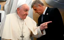 El Papa responde a las preguntas de la prensa abordo del vuelo de regreso de Mongolia a Roma
