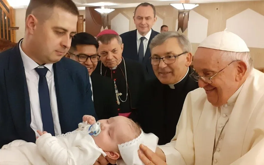 El Papa Francisco bautiza a niño de Ucrania en el Vaticano?w=200&h=150