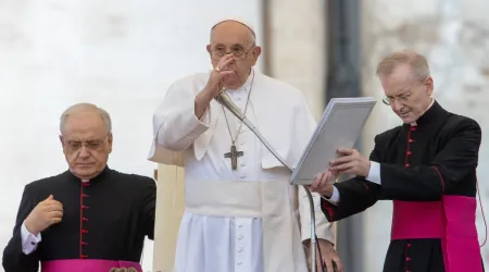 El Papa Francisco bendice a los fieles presentes en la Audiencia General de este 25 de octubre