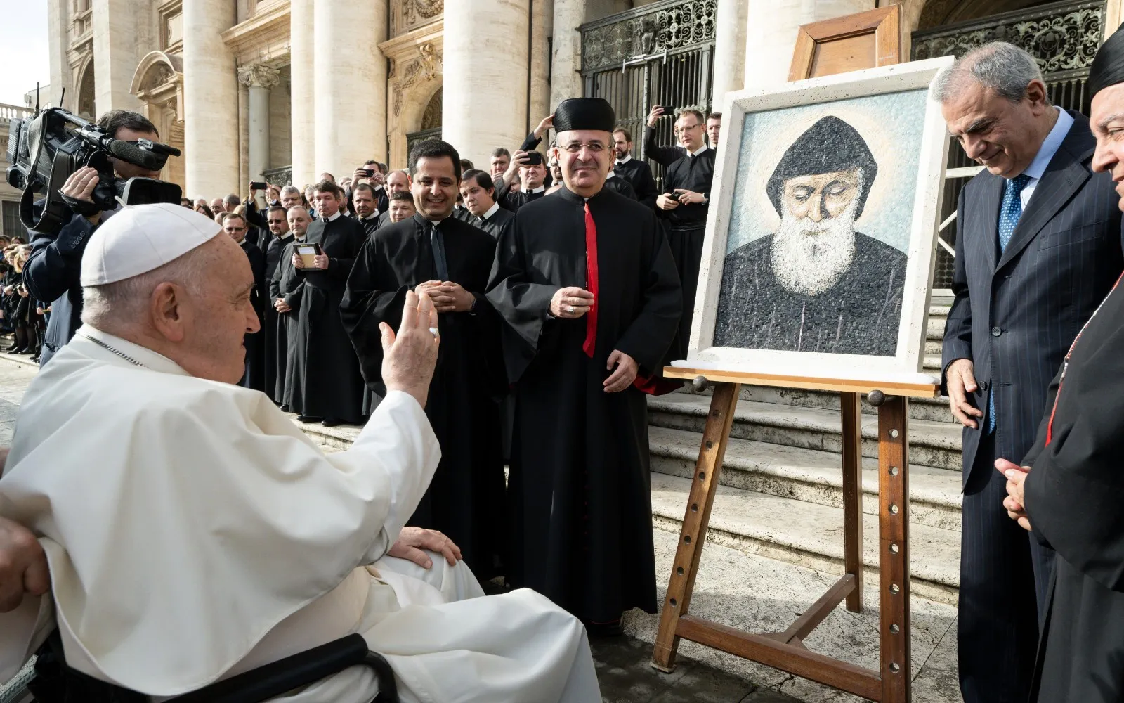 El Papa Francisco bendice el mosaico de San Chárbel tras la Audiencia General del 15 de noviembre 2023?w=200&h=150