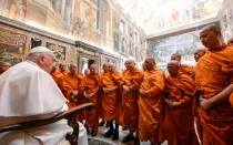 El Papa Francisco recibe en audiencia a monjes budistas este 27 de mayo