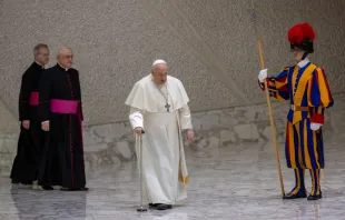 El Papa Francisco entra en el Aula Pablo VI este 31 de enero Crédito: Daniel Ibáñez/ACI Prensa