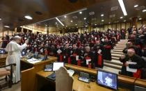 El Papa León XIV reunido con los cardenales en mayo de 2025.
