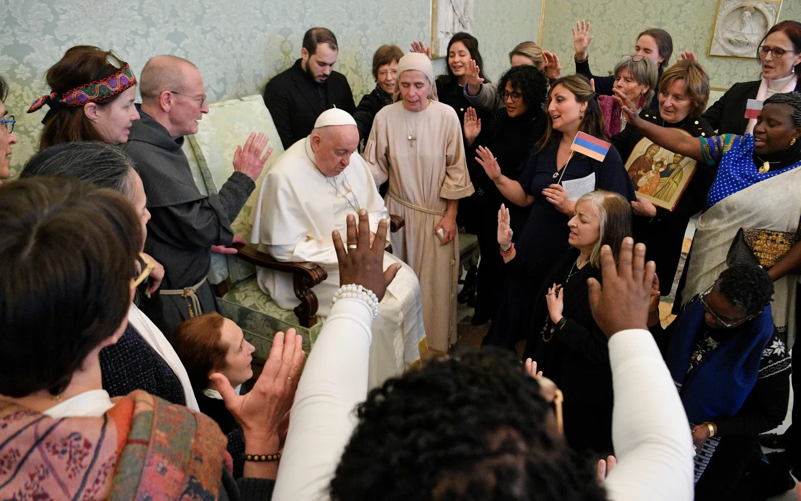 El Papa Francisco junto a la delegación de las Centinelas de la Santa Familia?w=200&h=150