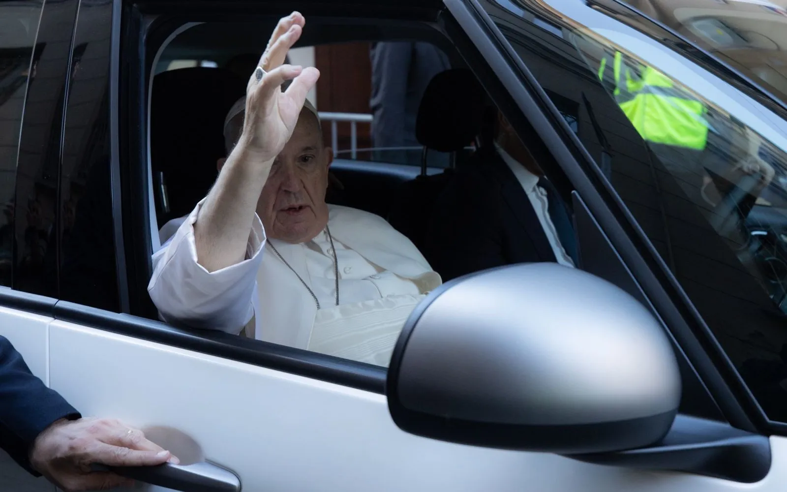 Imagen referencial del Papa Francisco en auto?w=200&h=150