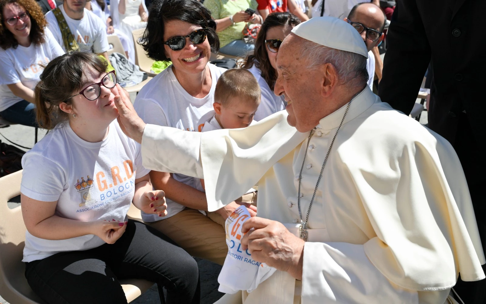 Imagen referencial del Papa Francisco y una joven durante la Audiencia General?w=200&h=150