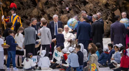 El Papa Francisco recibe a miles de niños en el Vaticano