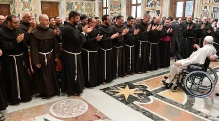 El Papa Francisco recibe a grupo de franciscanos este viernes 5 de abril en el Vaticano