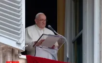 El Papa Francisco durante el rezo del Ángelus este domingo en el Vaticano