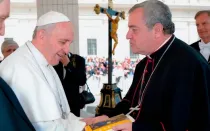 El Papa Francisco con Mons. José Antonio Eguren