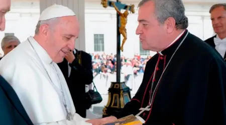 El Papa Francisco con Mons. José Antonio Eguren