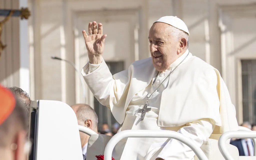 El Papa Francisco saluda a los fieles durante una audiencia general.?w=200&h=150