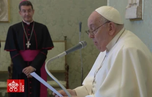 El Papa Francisco recibió hoy en audiencia en el Vaticano a los miembros de la Junta Constructora del Templo Expiatorio de la Sagrada Familia de Barcelona (España). Crédito: Vatican Media.