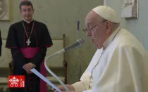 El Papa Francisco recibió hoy en audiencia en el Vaticano a los miembros de la Junta Constructora del Templo Expiatorio de la Sagrada Familia de Barcelona (España).
