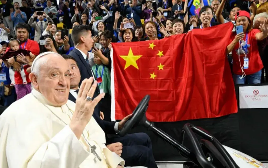 El Papa Francisco saluda en Mongolia, ante un grupo de fieles de China.?w=200&h=150