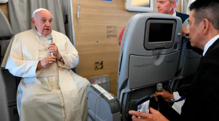 El Papa Francisco durante la conferencia de prensa que dio en el vuelo de retorno a Roma.