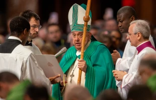 El Papa Francisco durante la Misa por la Jornada Mundial de los Pobres 2024. Crédito: Daniel Ibáñez / EWTN News.