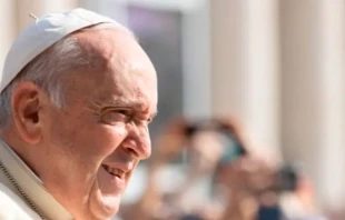 El Papa Francisco en la plaza de San Pedro. Crédito: Daniel Ibáñez / ACI Prensa