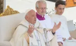 El Papa Francisco explica a los niños del mundo qué es la Santísima Trinidad, durante la Misa que presidió este domingo 26 de mayo en la Plaza de San Pedro en el Vaticano