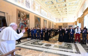 El Papa Francisco en audiencia con representantes electos y administradores del sur de Francia, el 30 de noviembre. Crédito: Vatican Media.