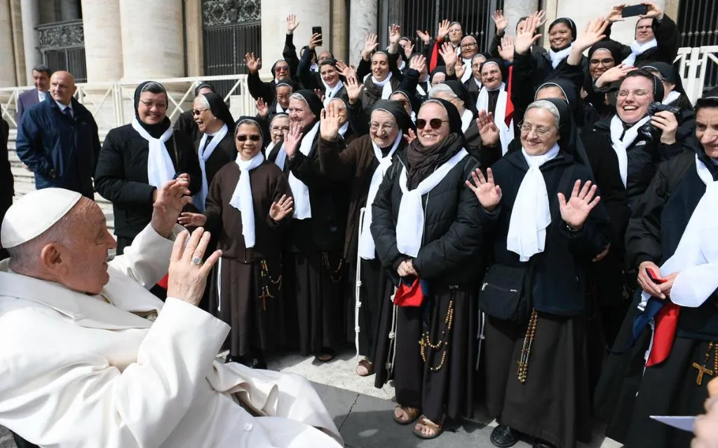 Papa Francisco con un grupo de religiosas en el Vaticano?w=200&h=150