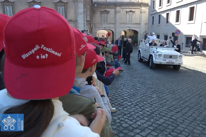 Papa Francisco saluda a jóvenes de la Arquidiócesis de Génova que se preparan para la Confirmación