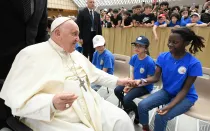 El Papa Francisco esta mañana con los jóvenes de la red nacional de “Escuelas para la Paz”
