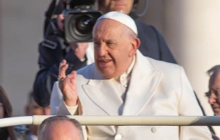 El Papa Francisco en la Plaza de San Pedro en el Vaticano. Crédito: Julia Cassell / EWTN News.