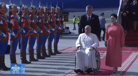 Papa Francisco llega a Mongolia