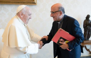 Mons. Chomali con el Papa Francisco Crédito: Iglesia de Concepción - Chile