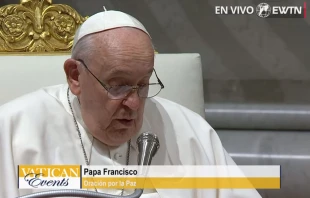 El Papa Francisco en la oración por la paz que presidió este viernes en la Basílica de San Pedro en el Vaticano. Crédito: EWTN