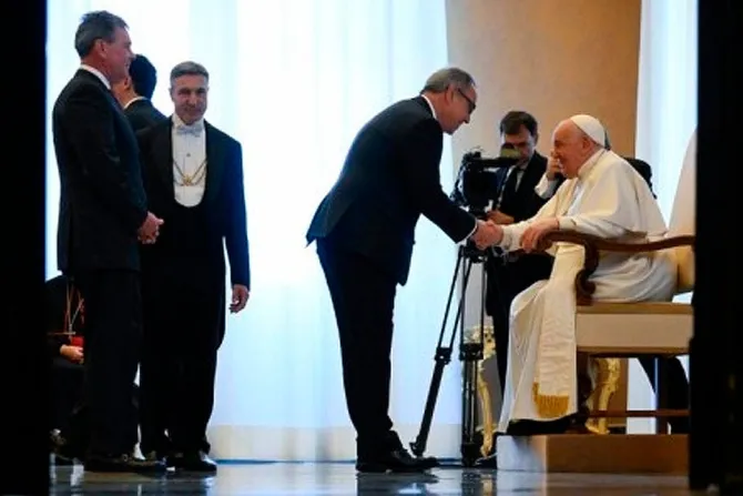 El Papa Francisco recibe a los embajadores de la Orden de Malta.