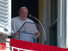 En el Domingo de la Divina Misericordia el Papa Francisco alienta a abrir el corazón a Jesús para tener vida verdadera