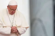 Papa Francisco reza 17102023