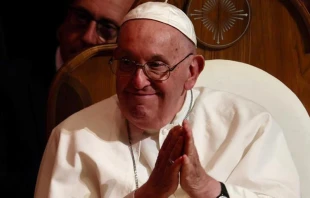 El Papa Francisco en uno de los eventos en su paso por Singapur en Asia. Crédito: Daniel Ibáñez / EWTN News