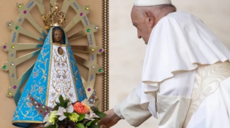Papa Francisco con la imagen de la Virgen de Luján