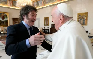 El Papa Francisco recibe a Javier Milei en el Vaticano este lunes 12 de febrero Crédito: Vatican Media