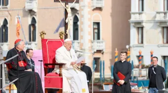 El Papa Francisco durante su discurso a los jóvenes este 18 de abril