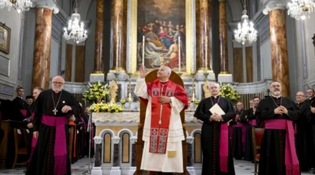 El Papa León XIV en la Catedral de Estambul.
