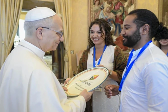 El Papa León XIV se reúne con jóvenes del Consejo Mediterráneo de la Juventud en el Vaticano el 5 de septiembre de 2025.