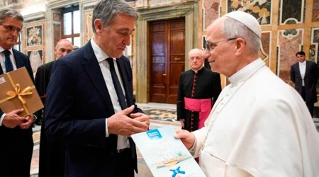 El Papa León XIV y el presidente del Consejo, Luciano Gualzetti