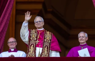 Papa León XIV en en el balcón de la Basílica de San Pedro el 8 de mayo de 2025 Crédito: Daniel Ibáñez / EWTN News.