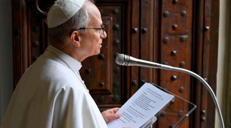 El Papa León XIV reza el Angelus en la localidad italiana de Albano.