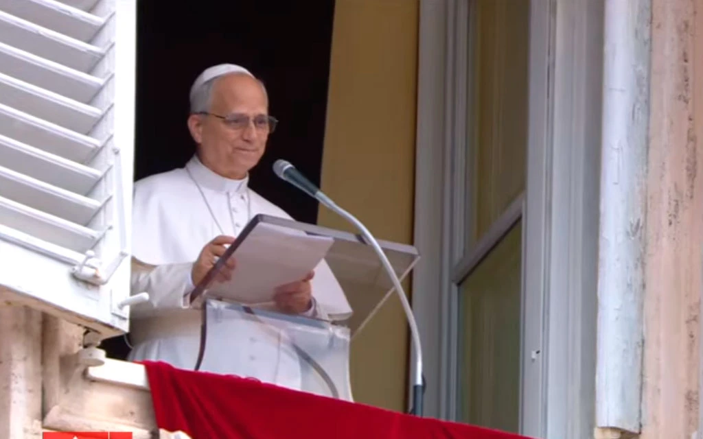 El Papa León XIV durante el rezo del Ángelus en el Vaticano, este domingo 24 de agosto de 2025.?w=200&h=150