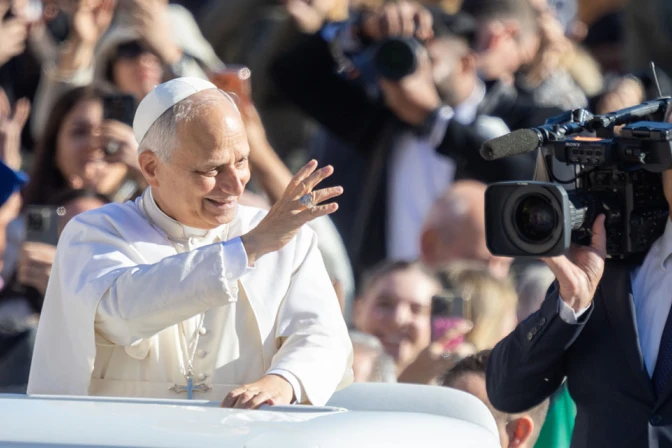 El Papa León XIV en el Vaticano.