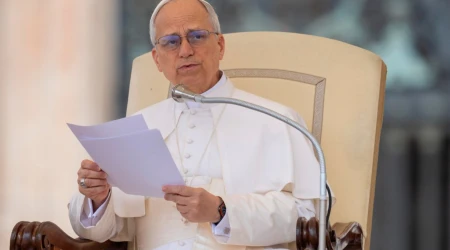 El Papa León XIV el 21 de mayo en su primera audiencia general en la Plaza de San Pedro.