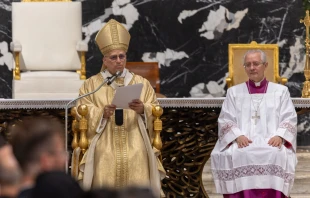 El Papa León XIV pronuncia la homilía en la Misa de ordenación episcopal de Mons. Mirosław Stanisław Wachowski, nuevo Nuncio Apostólico en Irak, la tarde del domingo 26 de octubre de 2025. Crédito: Daniel Ibáñez/EWTN News.