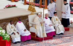 El Papa León XIV durante la Misa de inauguración de su pontificado. Crédito: Daniel Ibáñez / EWTN News.