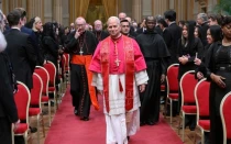 El Papa León XIV con el cuerpo diplomático en el Vaticano.